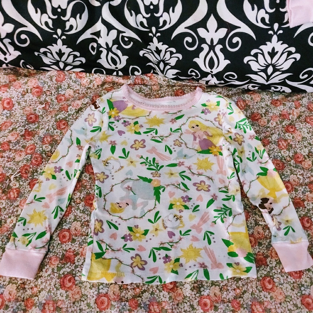 💖 Disney Princess Toddler Pajamas 💖 - Picture 2 of 5